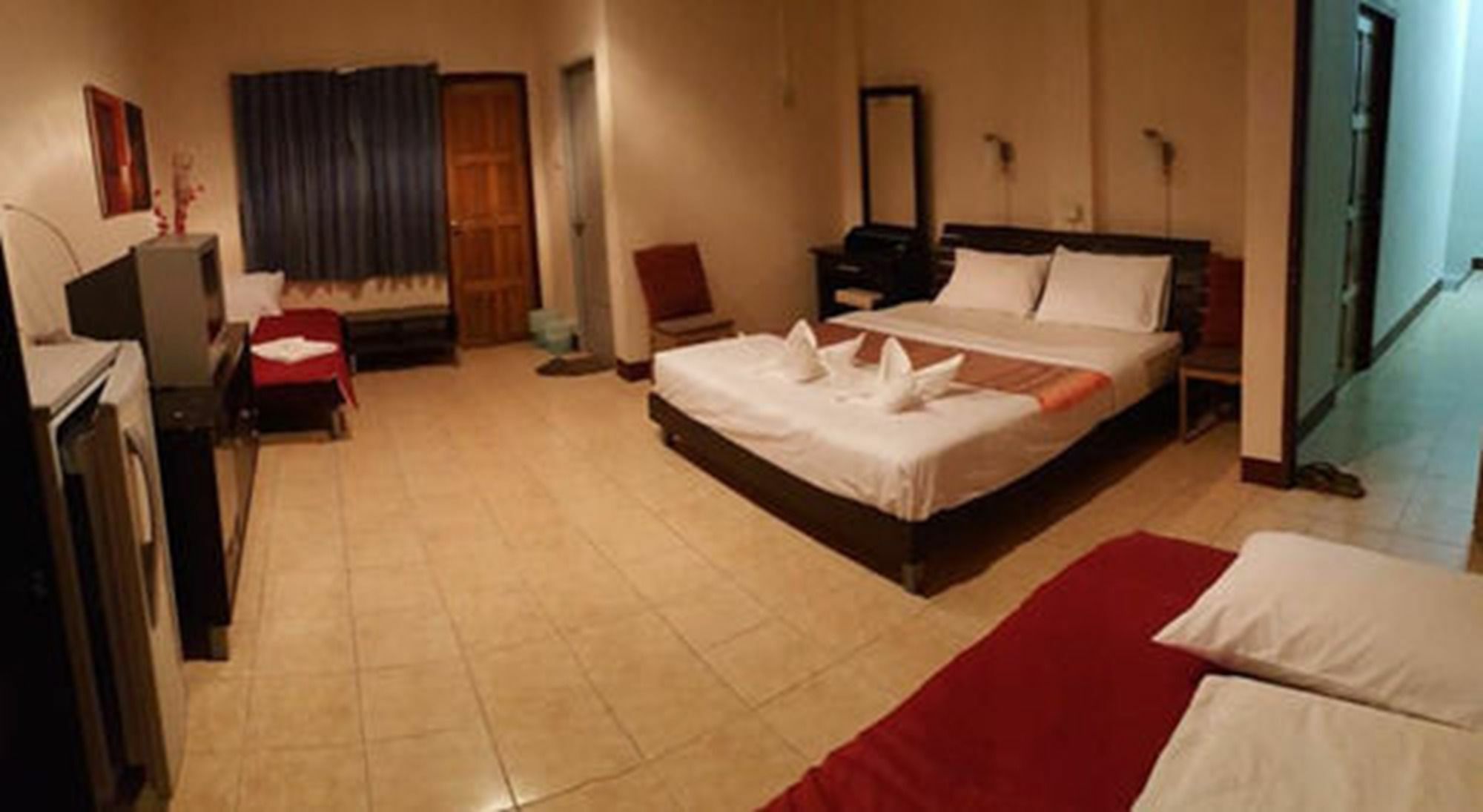 Ferb Guest House Patong Eksteriør billede