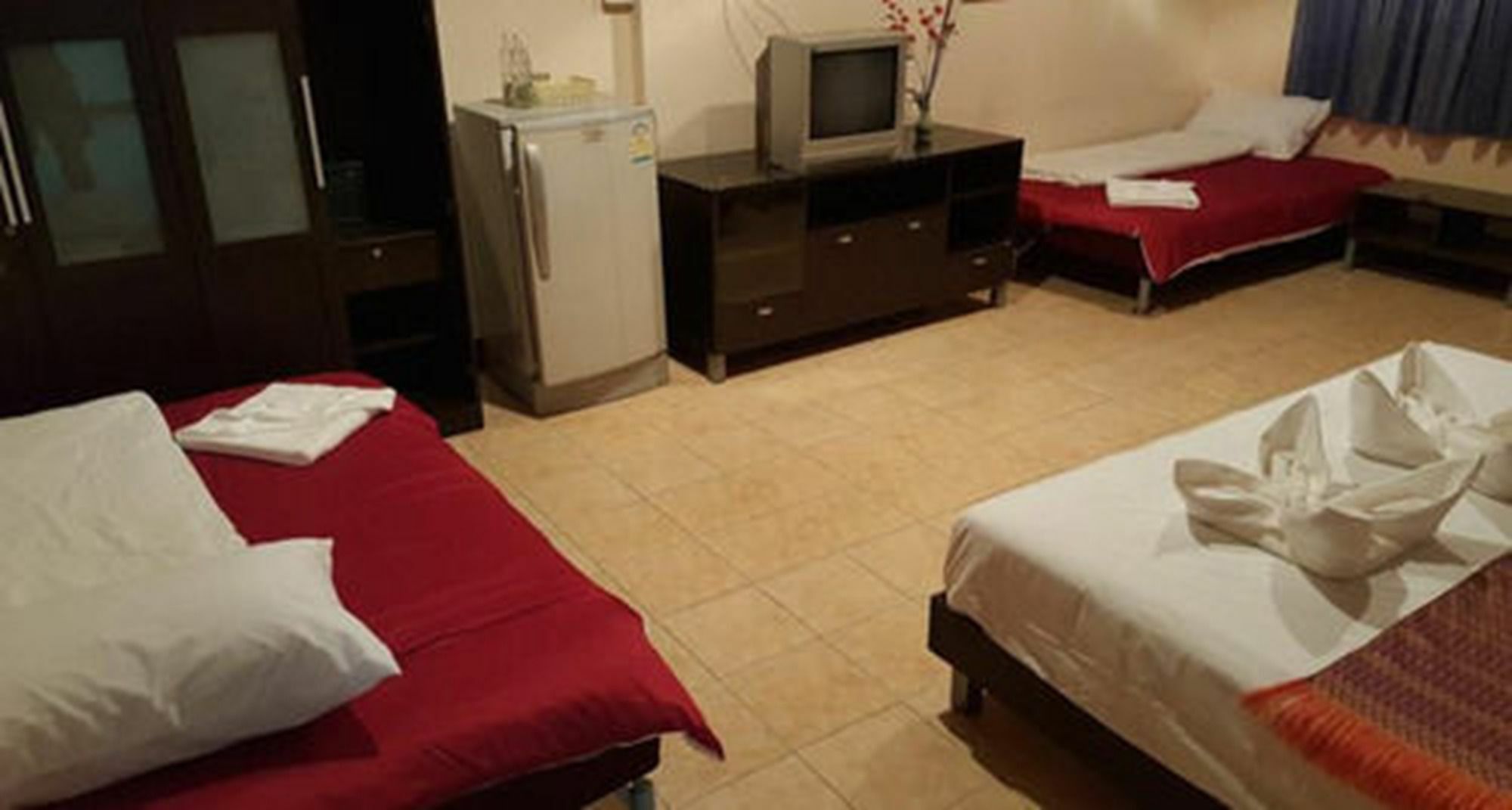 Ferb Guest House Patong Eksteriør billede