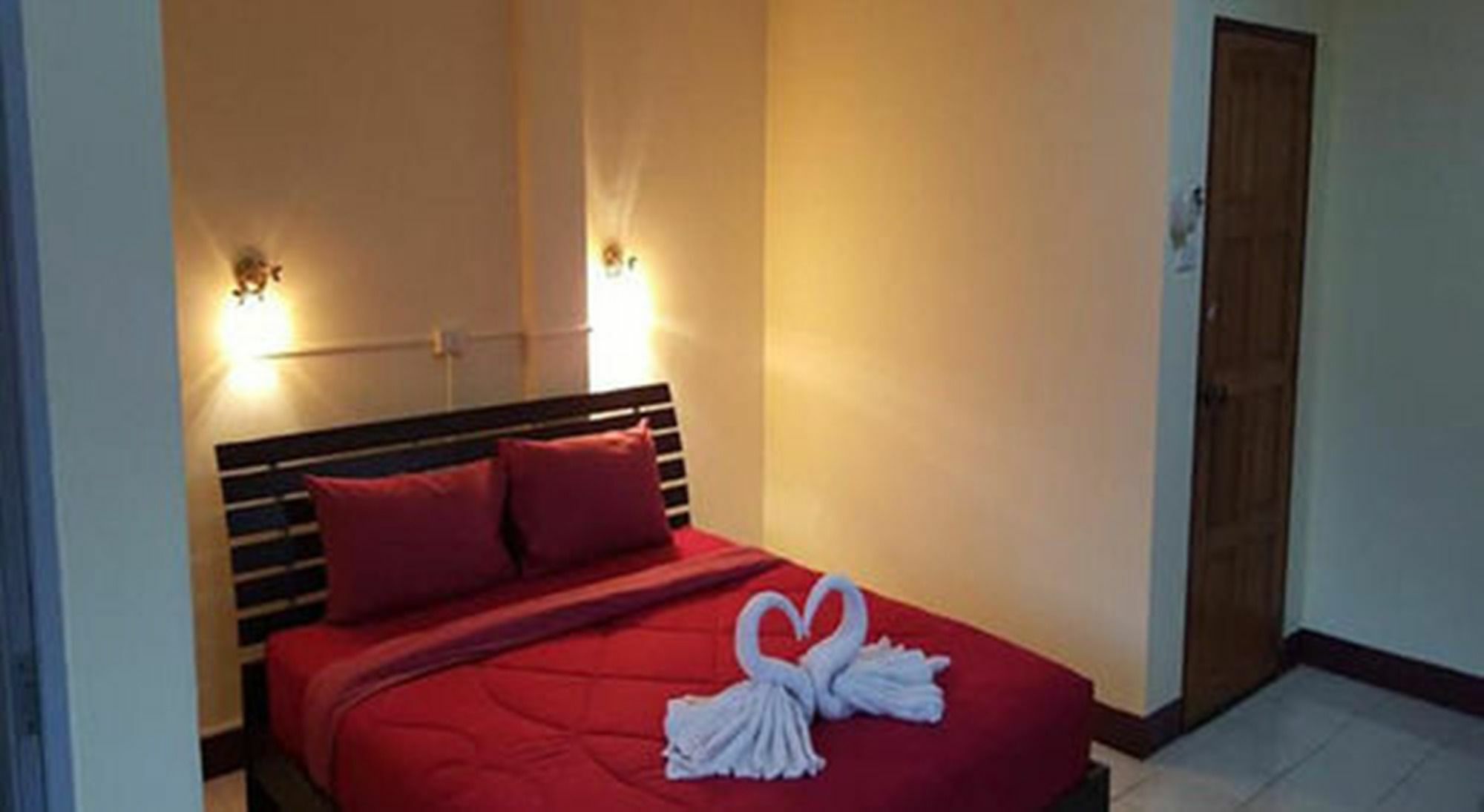 Ferb Guest House Patong Eksteriør billede